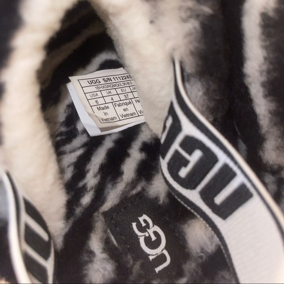 Ugg fluff yea slides - Picture 2 of 4